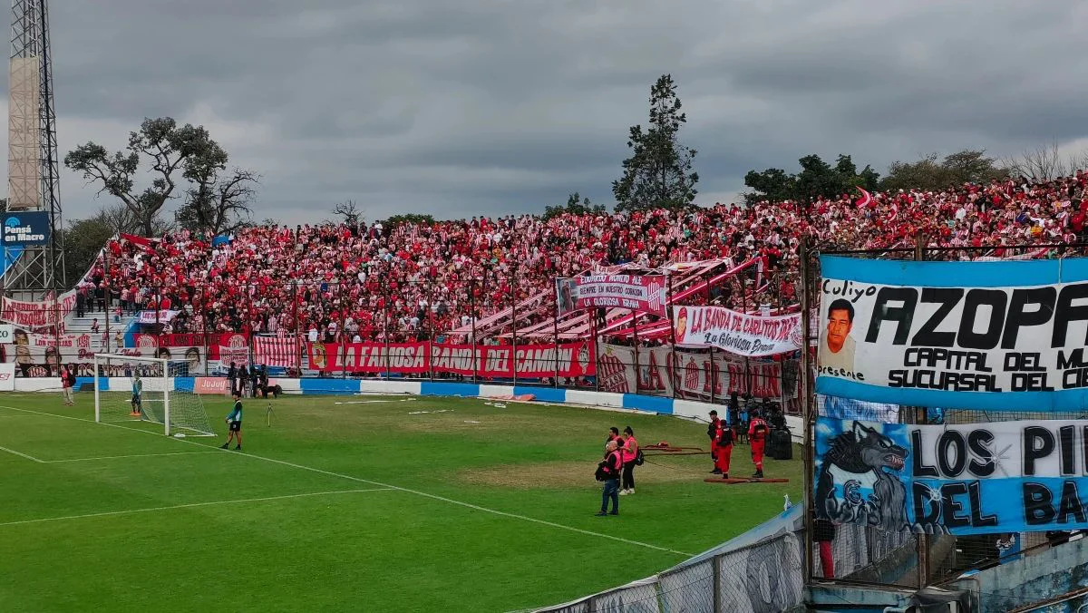 hinchada Sasn Martín en Jujuy