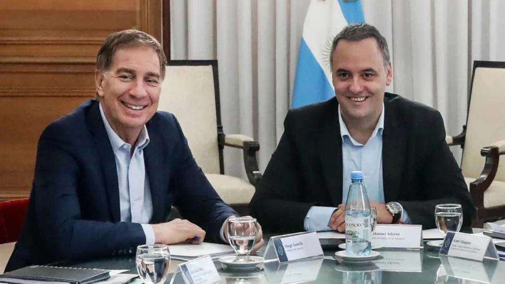 Diego Santilli y Manuel Adorni