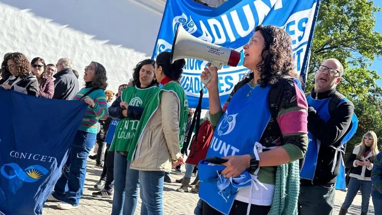 adiunt marcha paro unt