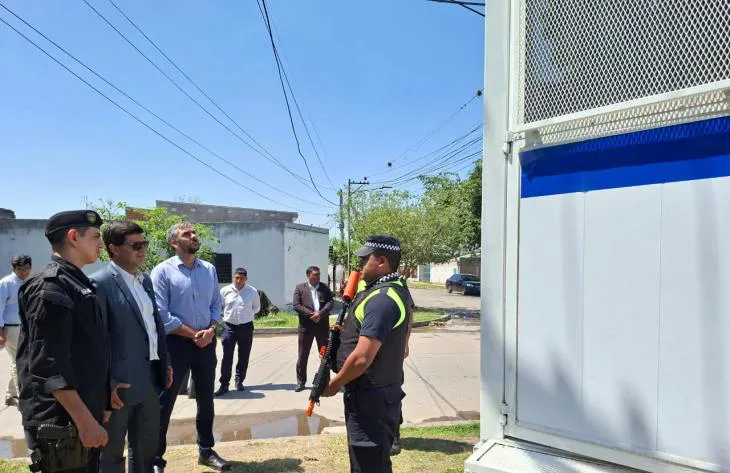 Policía agentes cabina